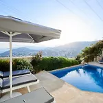 Luxus Skyla Mit 5 Schlafzimmern & Meer-blick 빌라 카스
