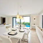 빌라 Luxus Skyla Mit 5 Schlafzimmern & Meer-blick 카스